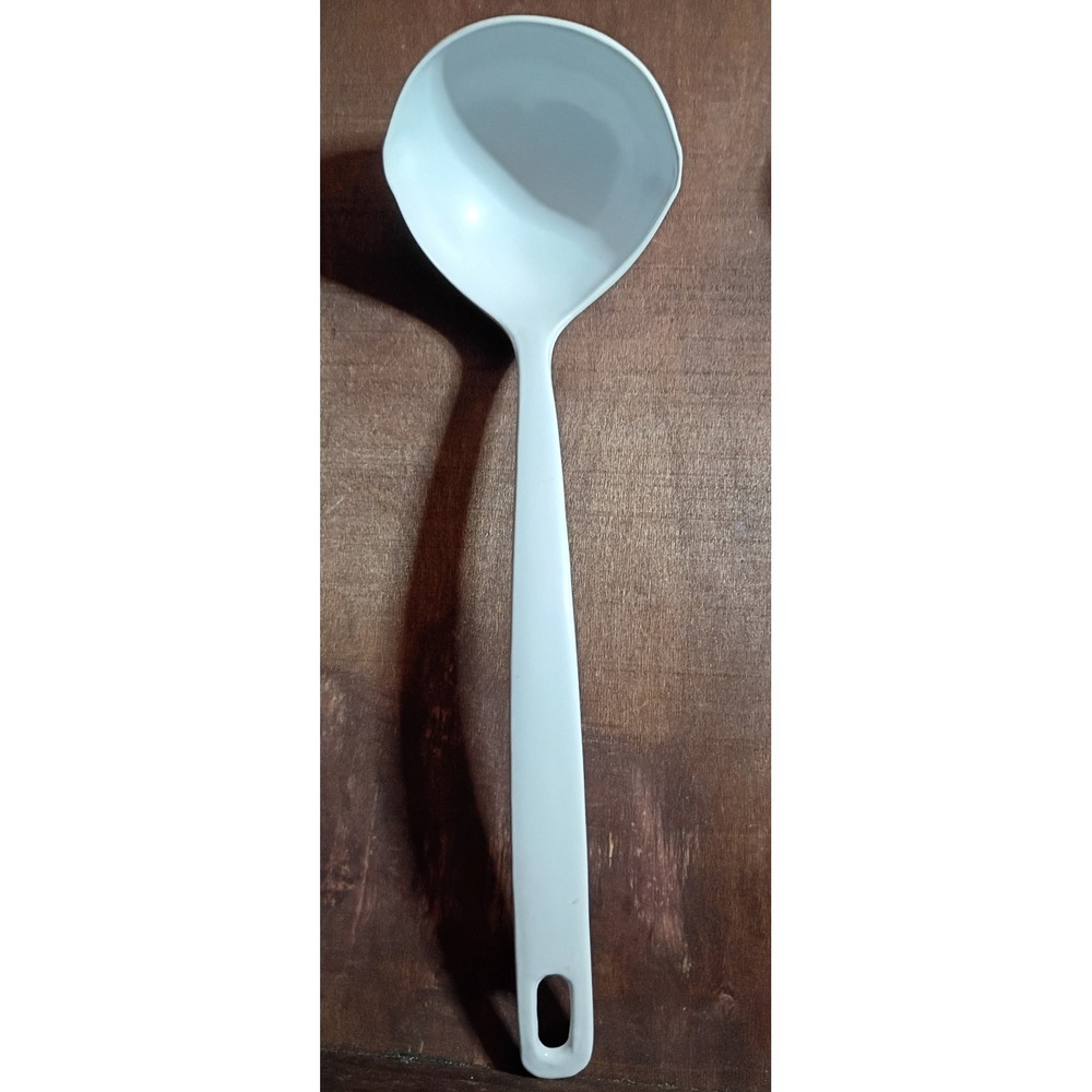 Melamine-Ware JP-630 White Soup Ladle with Pour Spout and Hanging Hole